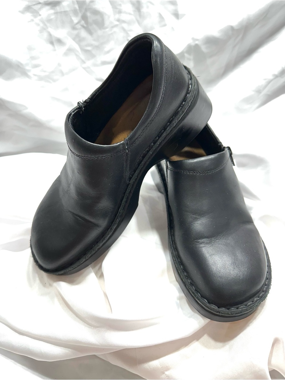 NAOT Women’s Arian Black Slip-On Clogs Zipper closure Sz 36/6